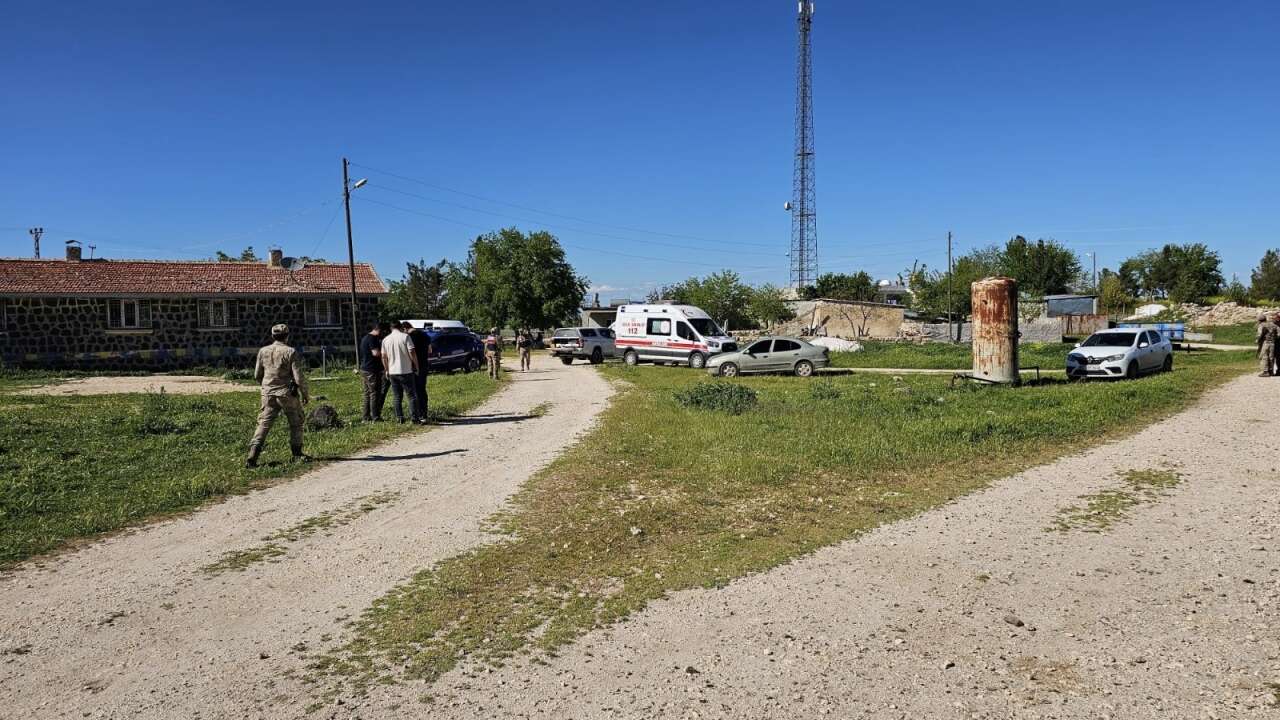 Husumet silahlı kavgaya dönüştü! 3 ölü var 6